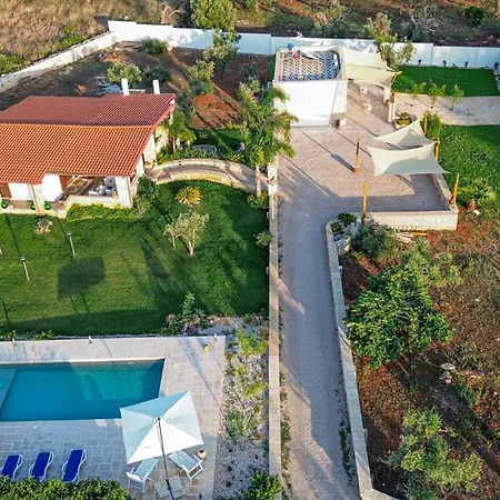 Lodge Country - Con Piscina 10 Posti - Salento